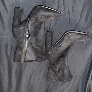 Chunky Black Platform High-Heel Boots – Size 9.5